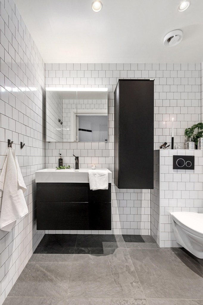 Modern Bathroom Lighting Ideas for Raleigh Homes Bathroom lighting ideas for Raleigh homes highlighting vanity lighting placement that reduces shadows and improves visibility for daily grooming.